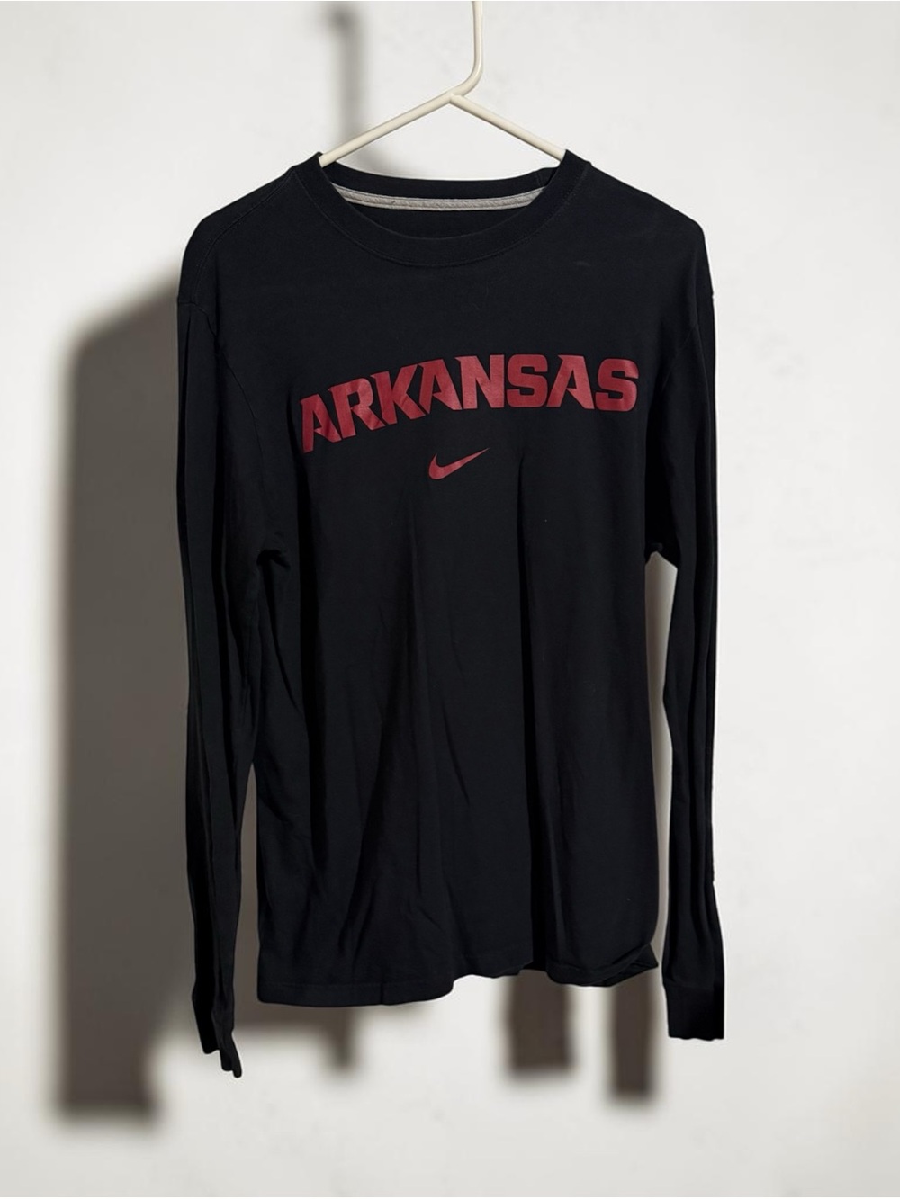 Nike Men’s Arkansas Razorbacks Long Sleeved T-Shirt (Medium)